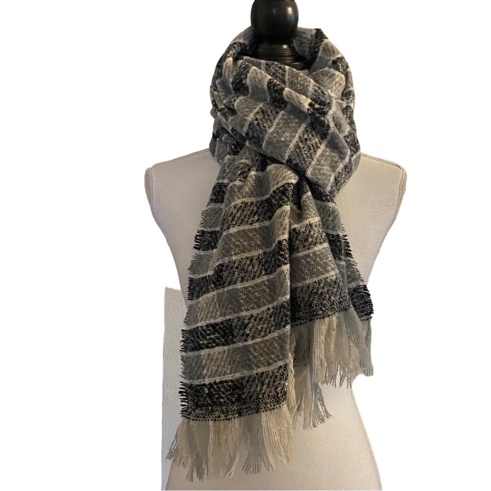LULLA COLLECTION BY BINDYA Plaid‎ Scarf Gray and Black Plaid Cozy Warm NEW